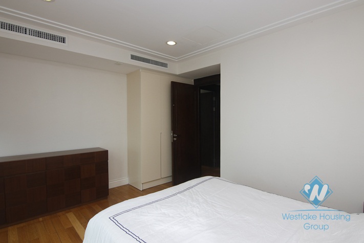 Luxury three bedrooms apartment for rent in Hoang Thanh tower, city center, Ha Noi